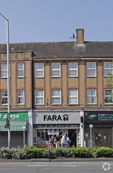 128 Field End Rd, Pinner for sale - Primary Photo - Image 1 of 1