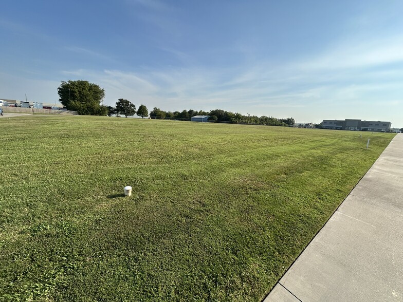 1339 N Garnett Rd, Tulsa, OK for lease - Building Photo - Image 2 of 5