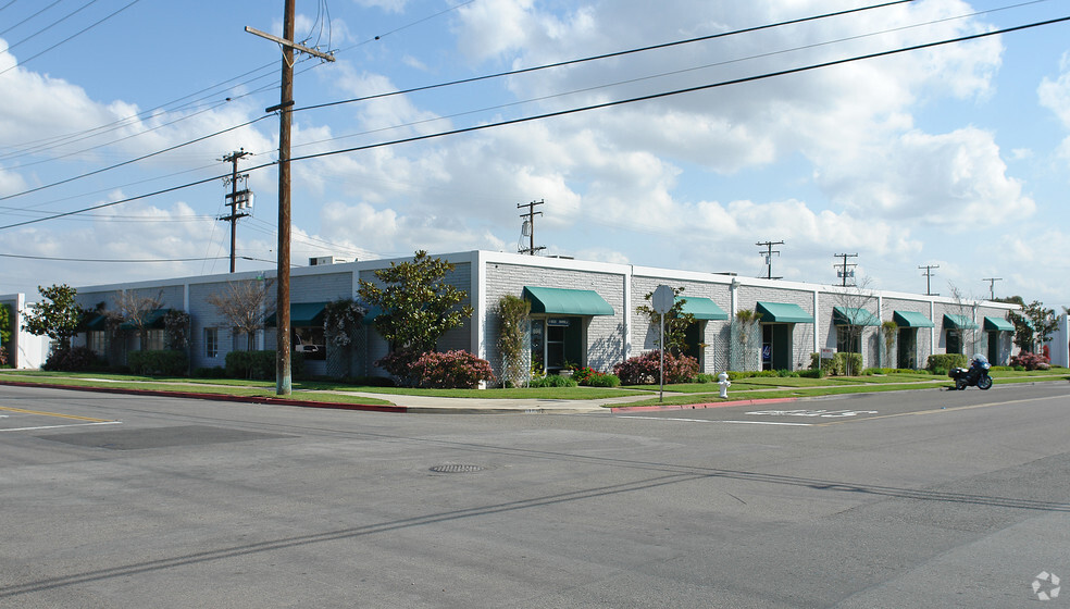 868-882 W 16th St, Newport Beach, CA for lease - Building Photo - Image 3 of 6