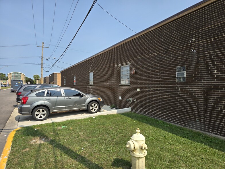 921 Main St, Melrose Park, IL for lease - Building Photo - Image 3 of 5