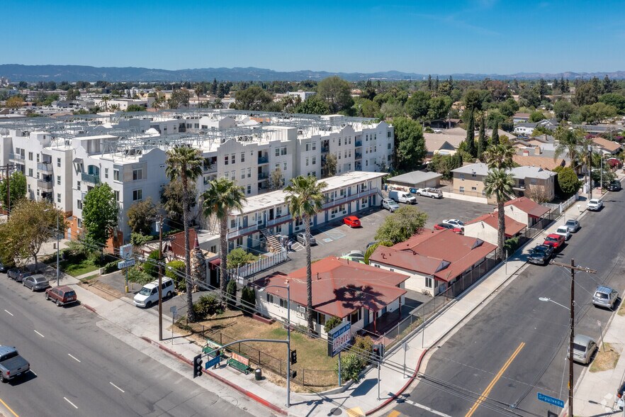 9253 Sepulveda Blvd, North Hills, CA 91343