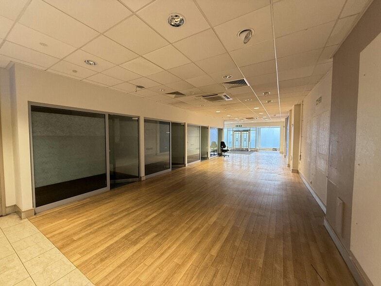 28 Market Pl, Wisbech for lease - Building Photo - Image 3 of 10