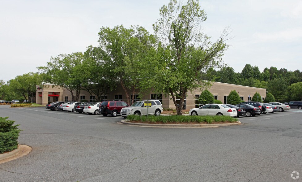 10100 Sardis Crossing Dr, Charlotte, NC 28270