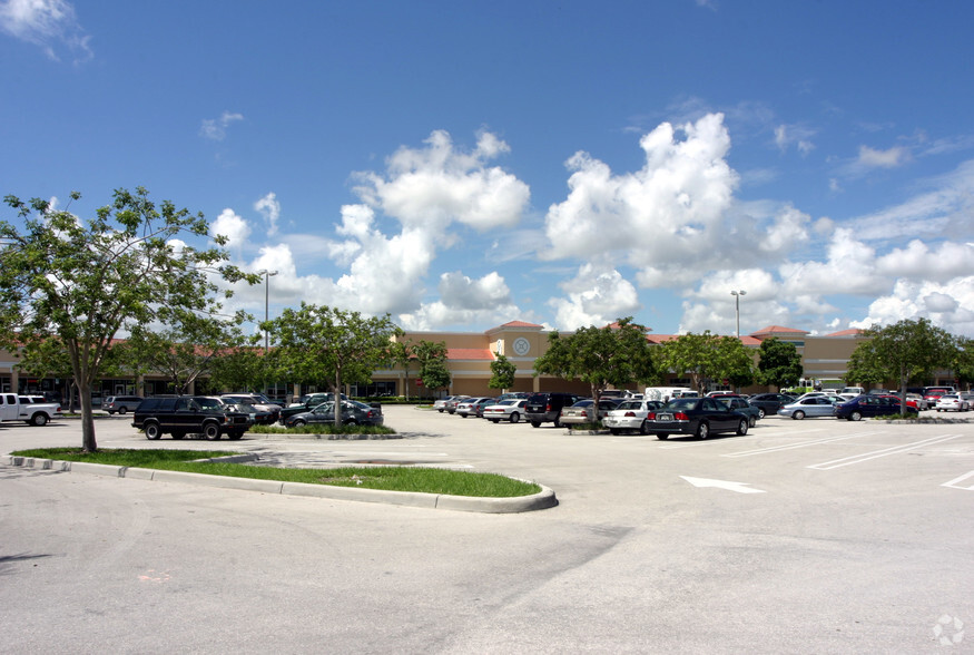 16800 N Kendall Dr, Miami, FL for lease - Building Photo - Image 2 of 17