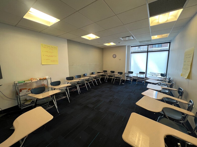 771-785 Broadway, New York, NY for lease - Interior Photo - Image 2 of 6