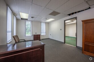 500 N Bell Ave, Carnegie, PA for lease Interior Photo- Image 2 of 8