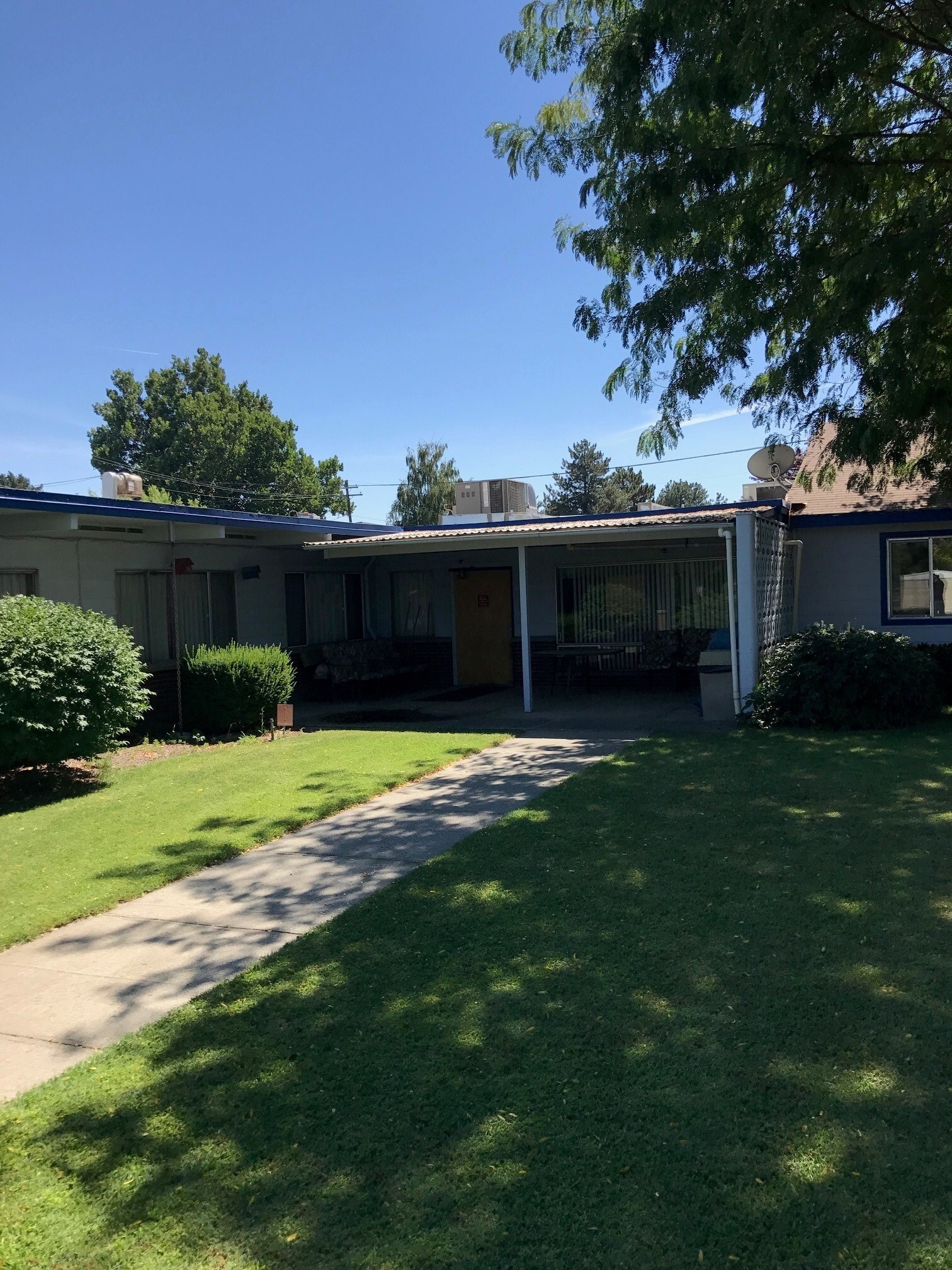 912 Hillcrest Rd, Grandview, WA for sale Building Photo- Image 1 of 1