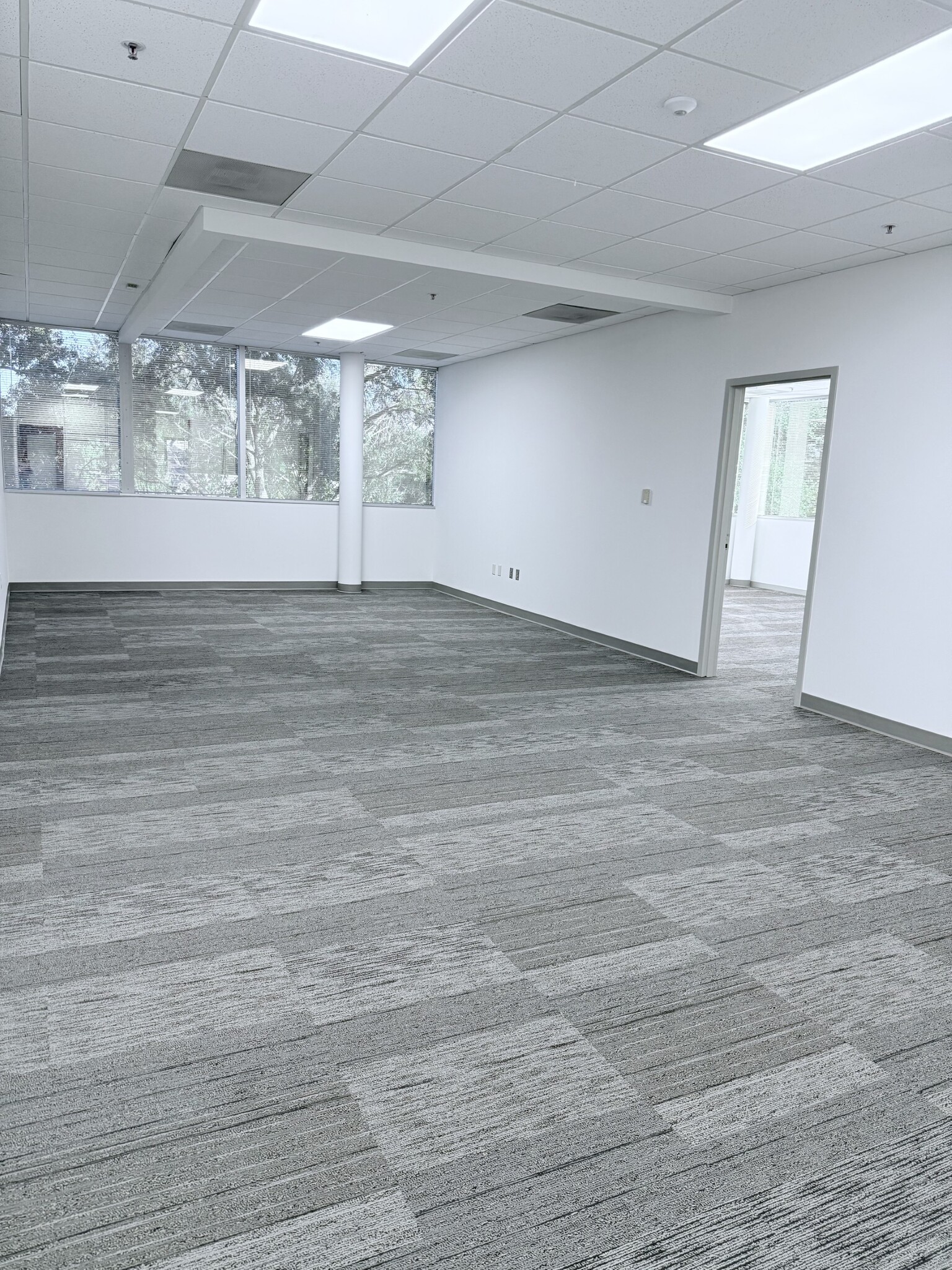 4406 W Linebaugh Ave, Tampa, FL for lease Interior Photo- Image 1 of 11