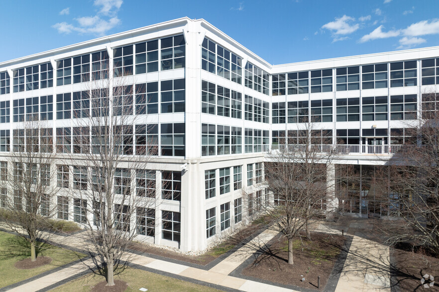 3 Parkway Blvd N, Deerfield, IL for lease - Building Photo - Image 3 of 17