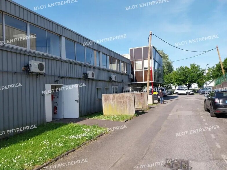 Flex in Nantes for sale - Building Photo - Image 2 of 9