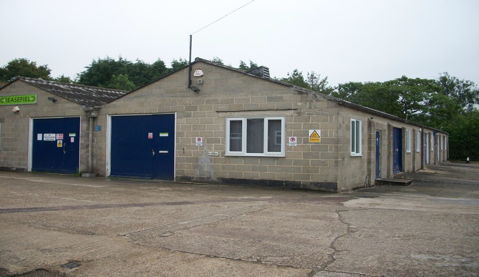 Dowlish Frd, Ilminster for lease - Primary Photo - Image 1 of 3