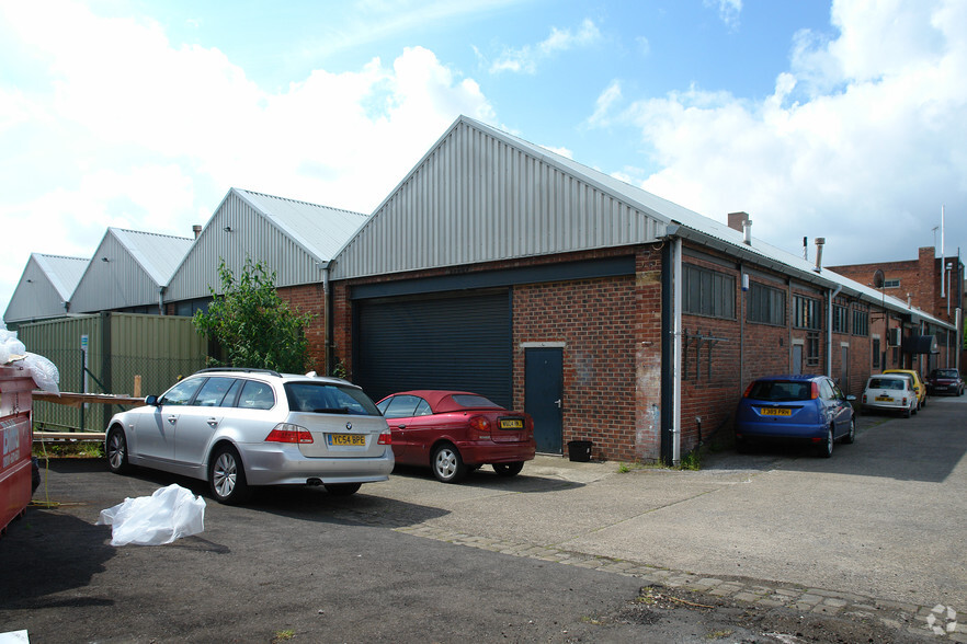 102 Kirkstall Rd, Leeds for lease - Building Photo - Image 3 of 7