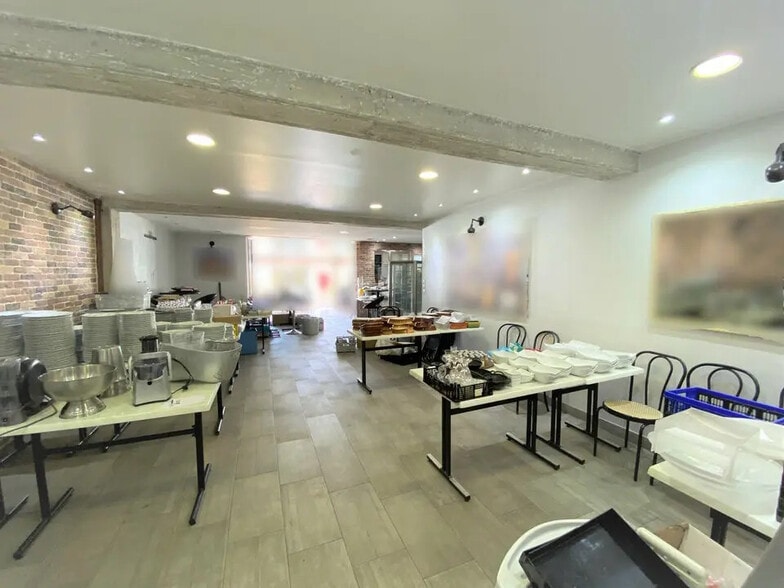 Retail in Mougins for sale - Building Photo - Image 1 of 7