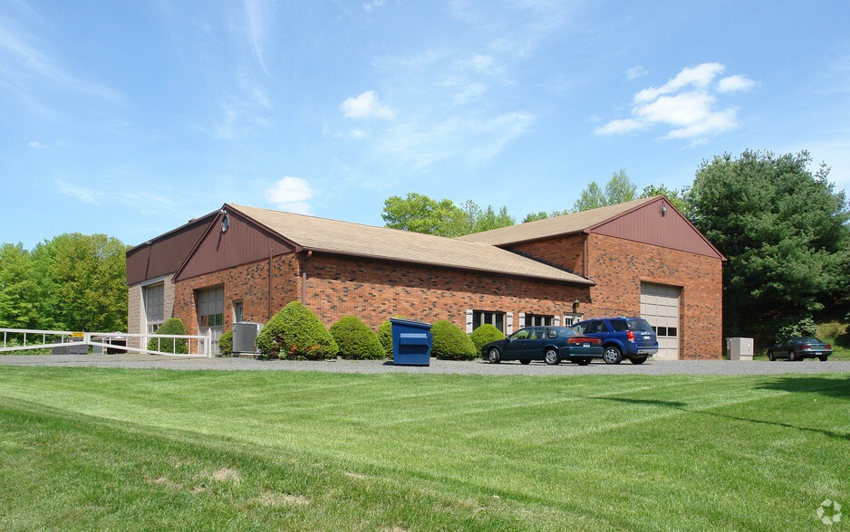 34 Old Indian Trl, Middlefield, CT 06455