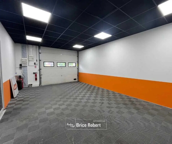 Retail in Décines-Charpieu for lease - Interior Photo - Image 2 of 15