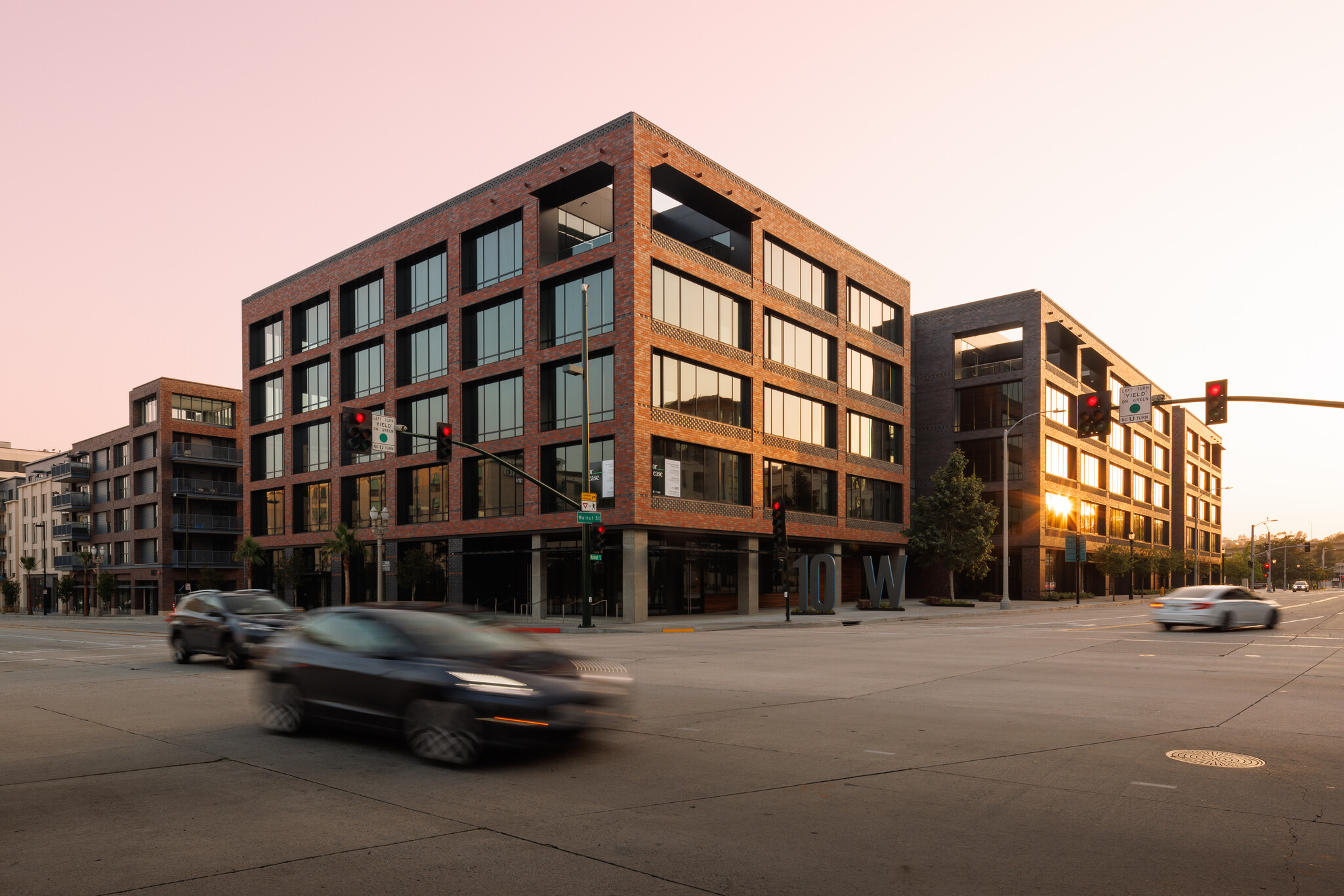 10 W Walnut St, Pasadena, CA for lease Building Photo- Image 1 of 10