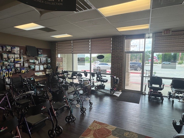 1103-1127 E Villa Maria Rd, Bryan, TX for lease Interior Photo- Image 1 of 14