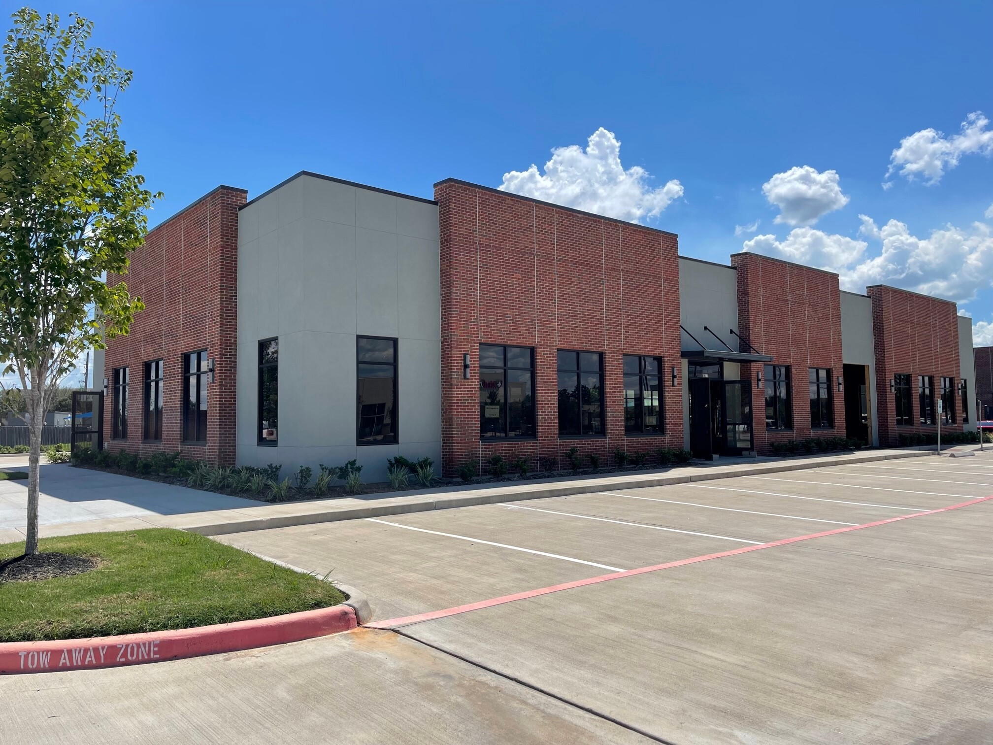 2819 Imperia Dr, Sugar Land, TX for lease Building Photo- Image 1 of 4