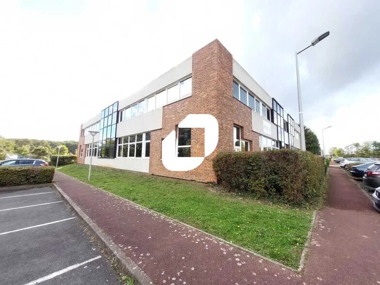 Office in Bièvres for lease - Building Photo - Image 2 of 10