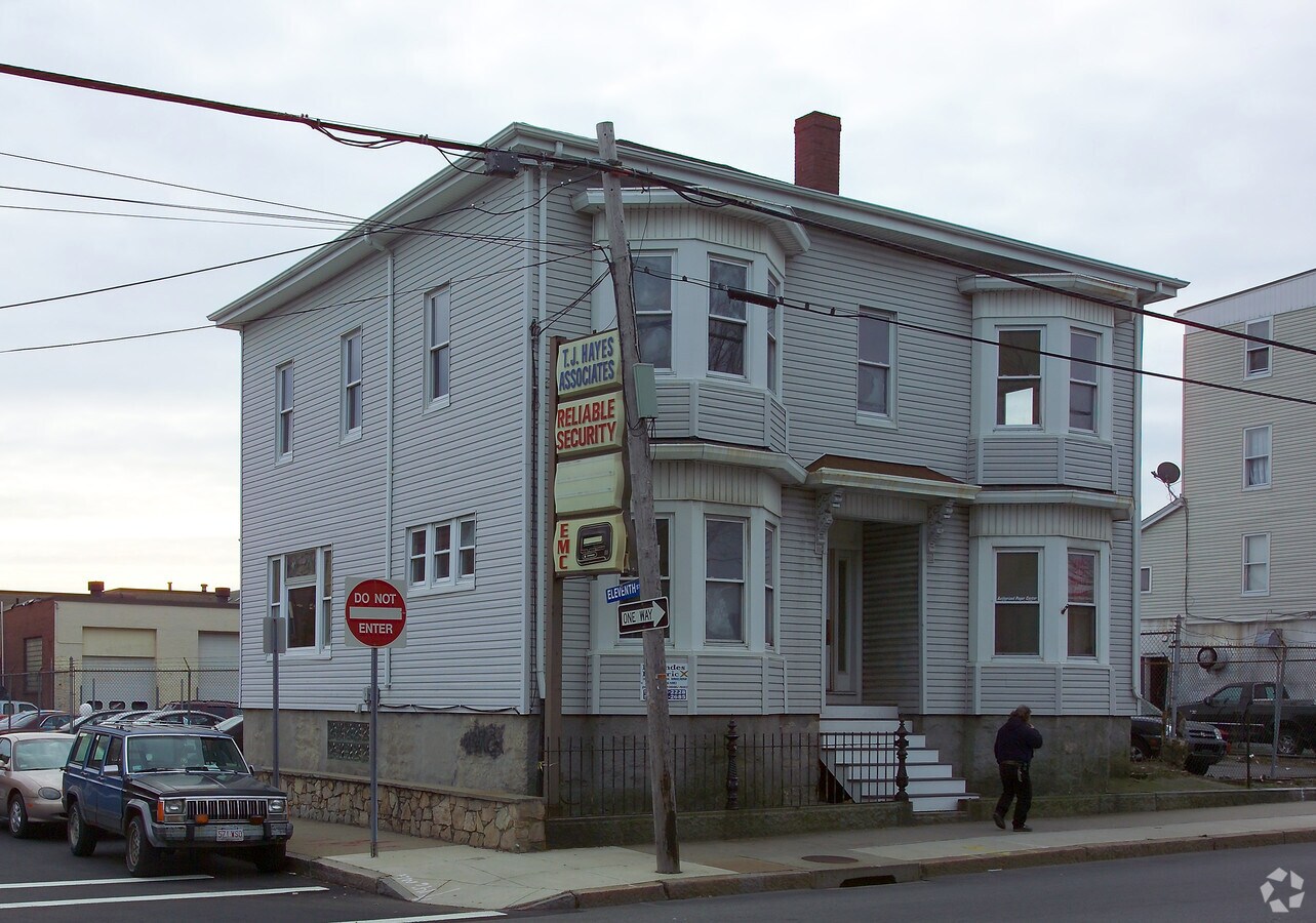439 Bedford St, Fall River, MA 02720