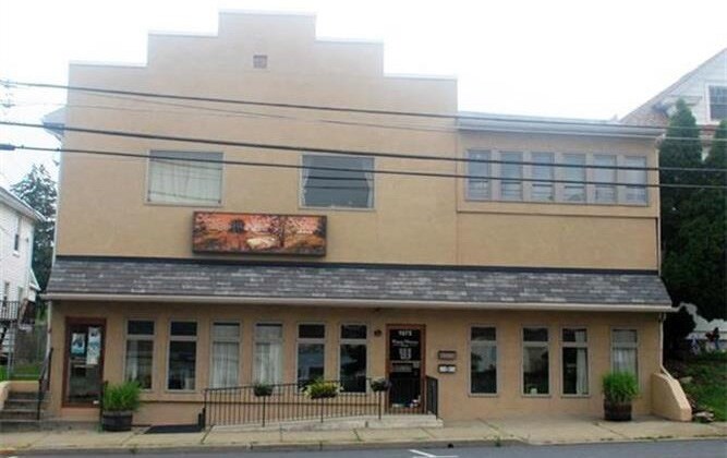 1075 Main St, Hellertown, PA for sale - Primary Photo - Image 1 of 1