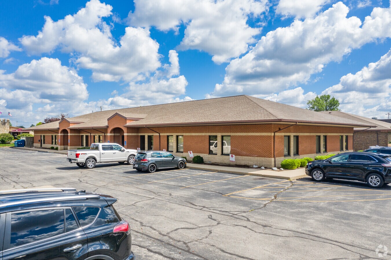 1574 Henthorne Dr, Maumee, OH 43537 Henthorne Professional Building