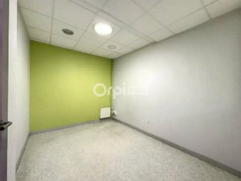 Office in Montluçon for lease - Interior Photo - Image 3 of 13