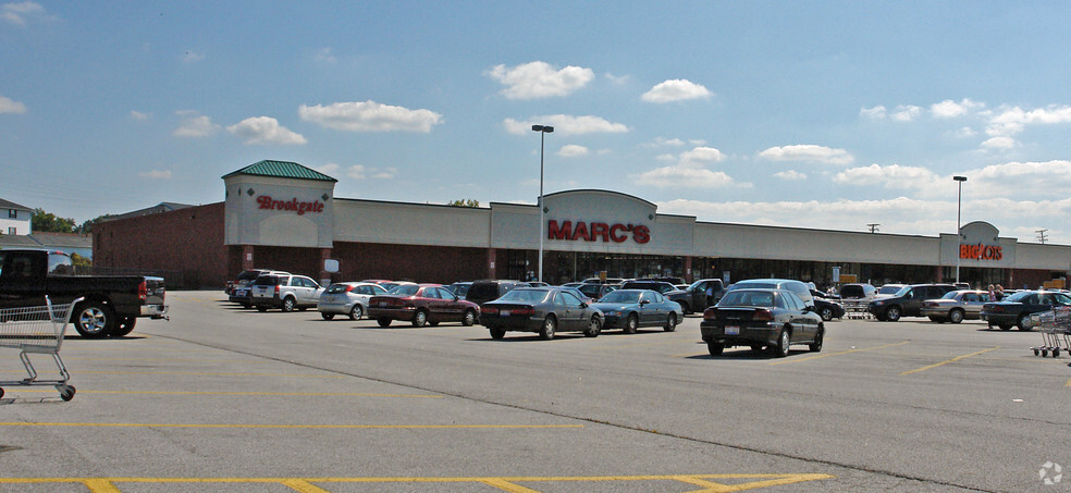 5725-5891 Smith Rd, Brook Park, OH for lease - Building Photo - Image 1 of 8