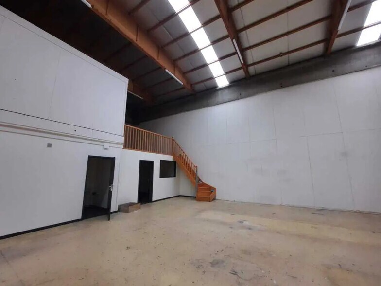 Office in Dardilly for lease - Interior Photo - Image 3 of 7