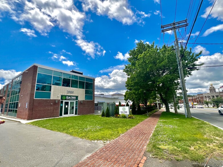 2989 Dixwell Ave, Hamden, CT for lease - Building Photo - Image 1 of 5