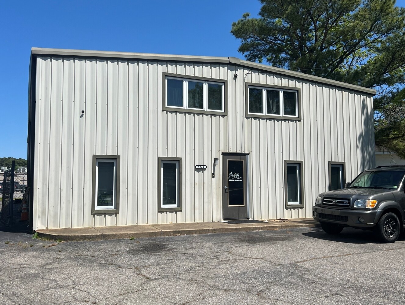 5244 Challedon Dr, Virginia Beach, VA for lease Building Photo- Image 1 of 2