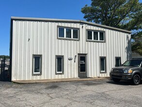 5244 Challedon Dr, Virginia Beach, VA for lease Building Photo- Image 1 of 2
