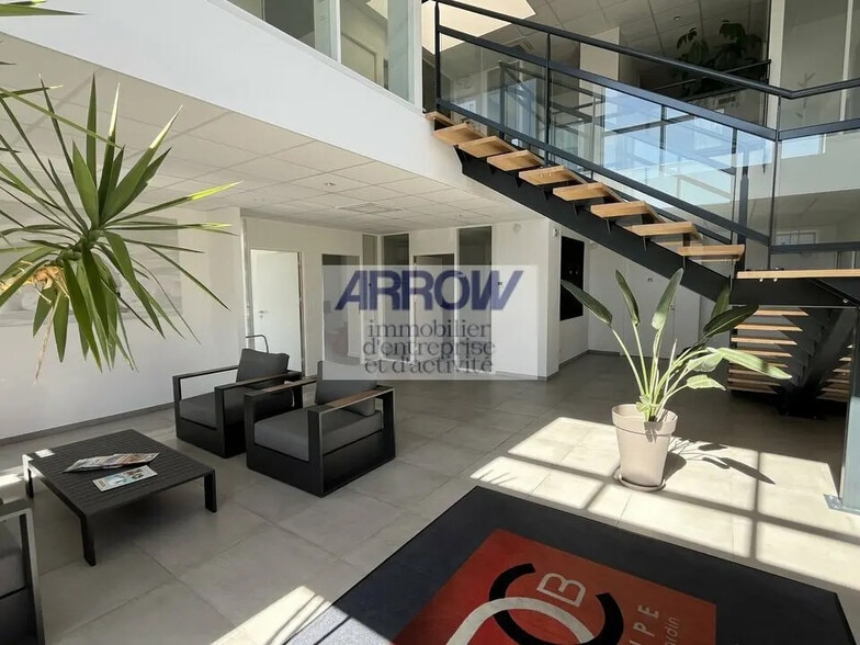 Office in Saint-Philbert-de-Grand-Lieu for lease - Building Photo - Image 2 of 5