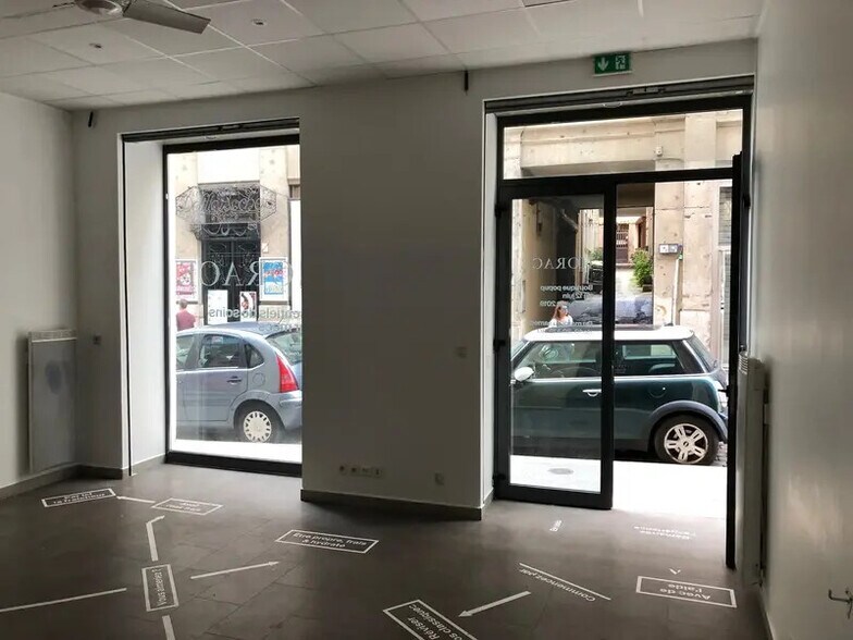 Retail in Lyon for lease - Interior Photo - Image 1 of 5