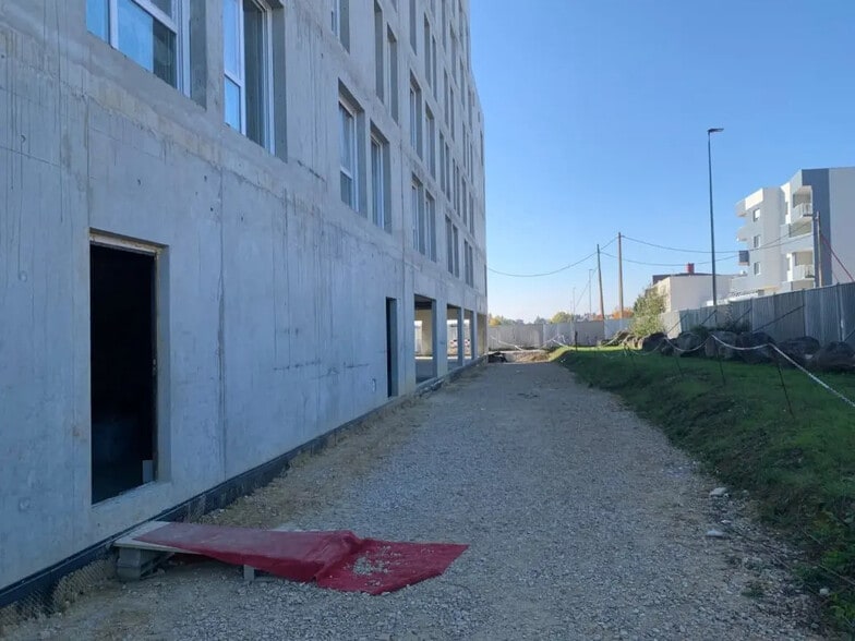 Retail in Saint-Apollinaire for lease - Construction Photo - Image 3 of 9