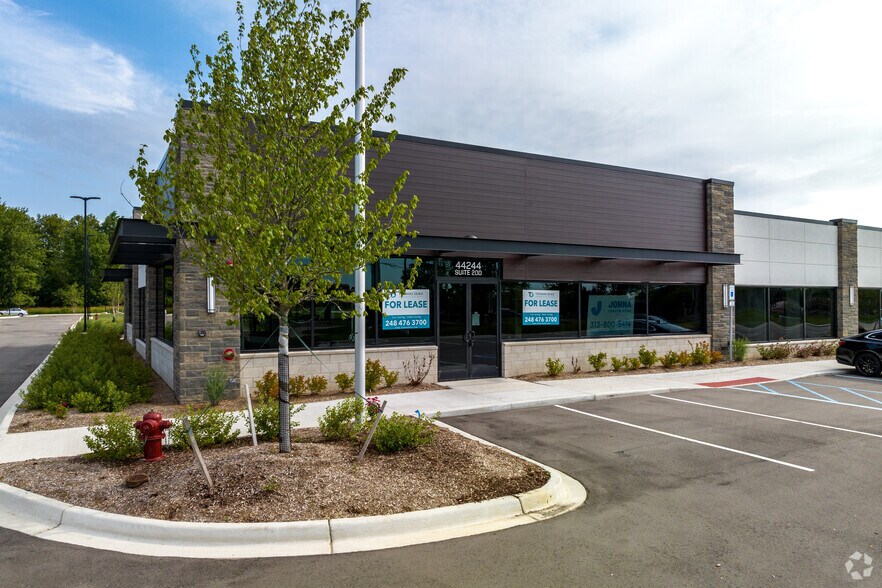 44244-44284 W 12 Mile Rd, Novi, MI for lease - Building Photo - Image 3 of 17