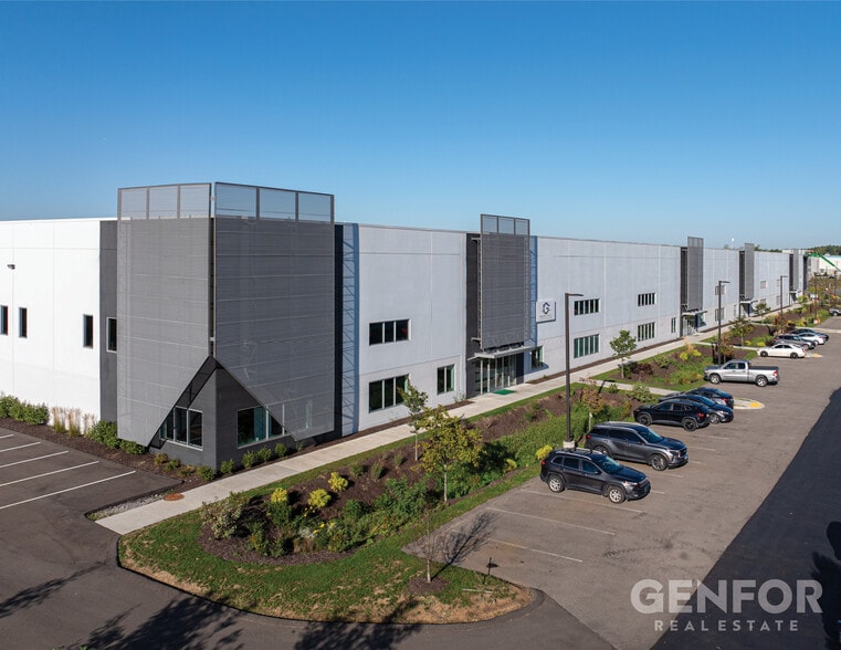300 South Campus Dr, Imperial, PA for lease - Building Photo - Image 1 of 7