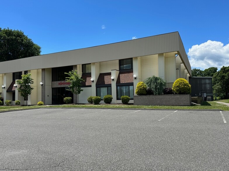 604 Federal Rd, Brookfield, CT for lease - Building Photo - Image 3 of 13