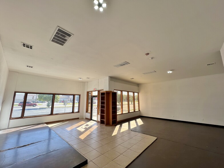 1911 S Sunnylane Rd, Del City, OK for sale - Interior Photo - Image 2 of 10