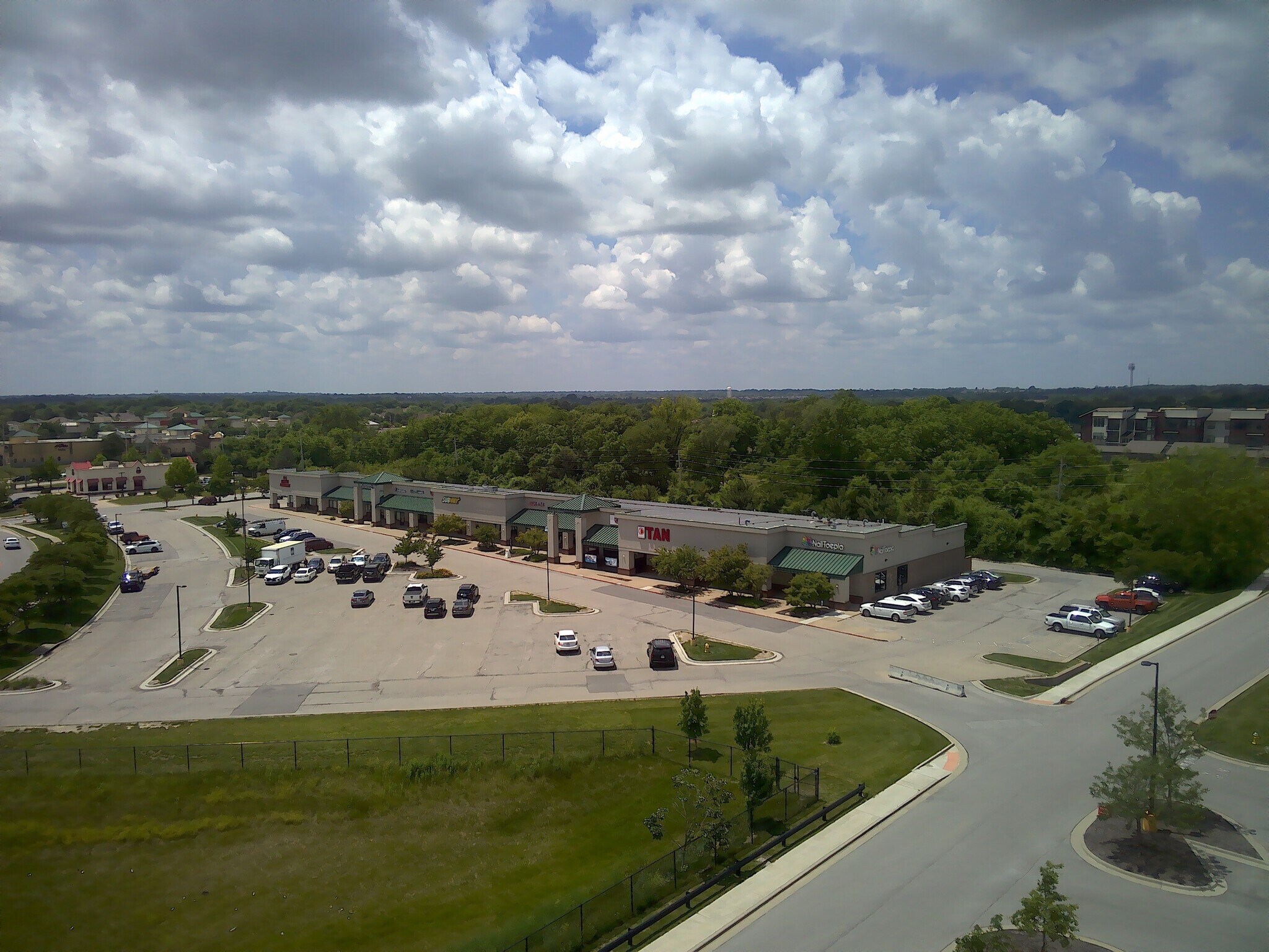 35003568 SW Market St, Lees Summit, MO 64082 Summit Crest Plaza