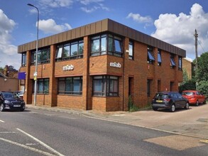 9 Walkern Rd, Stevenage for lease Building Photo- Image 1 of 1