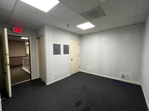 9944 S Roberts Rd, Palos Hills, IL for lease Interior Photo- Image 1 of 11