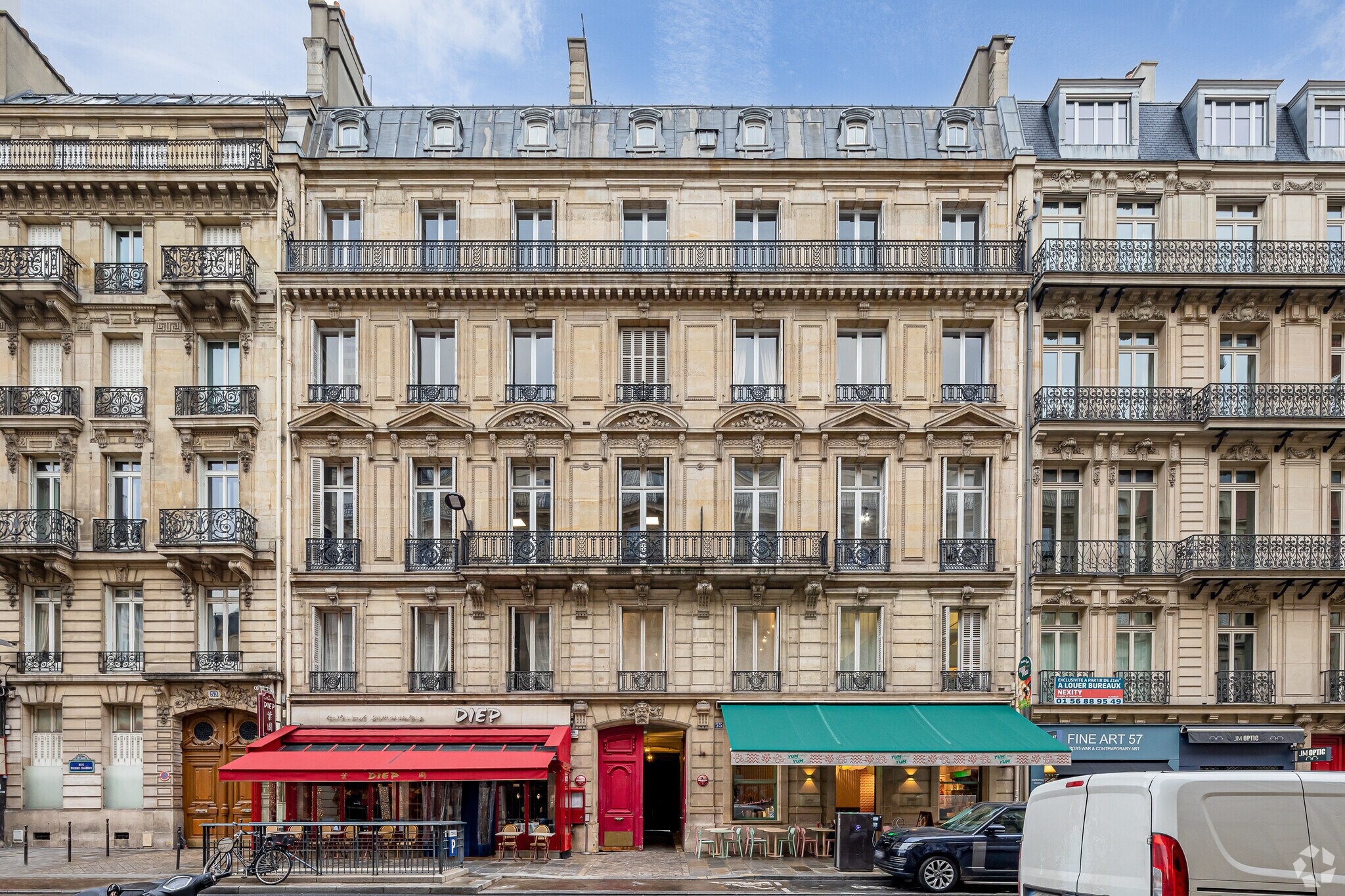 55 Rue Pierre Charron, Paris for lease Primary Photo- Image 1 of 8