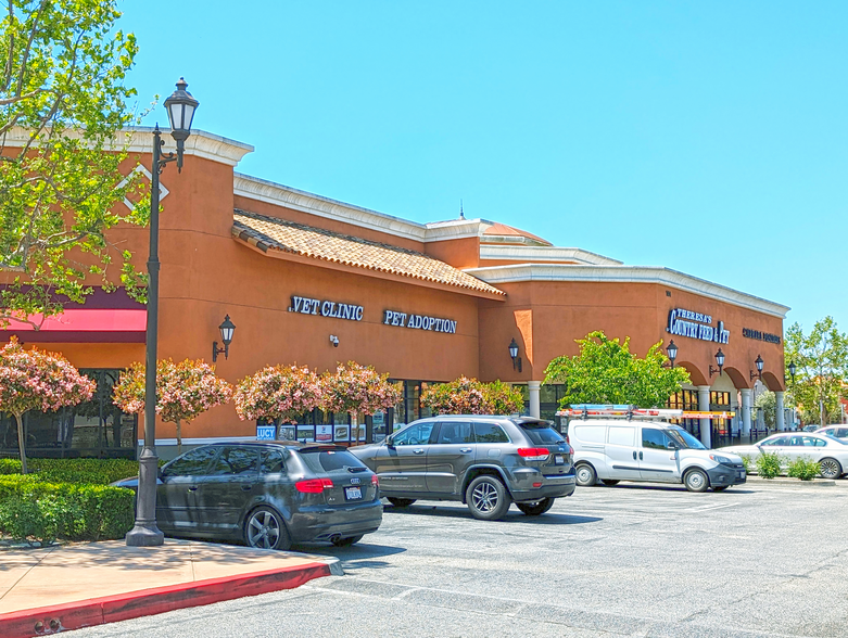 140-200 W Los Angeles Ave, Moorpark, CA for lease - Building Photo - Image 2 of 3