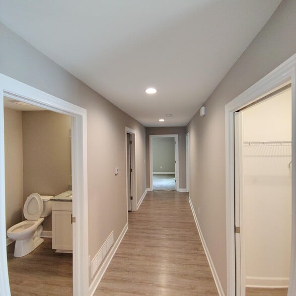 26700 Orchard Lake Rd, Farmington Hills, MI for sale - Building Photo - Image 3 of 17