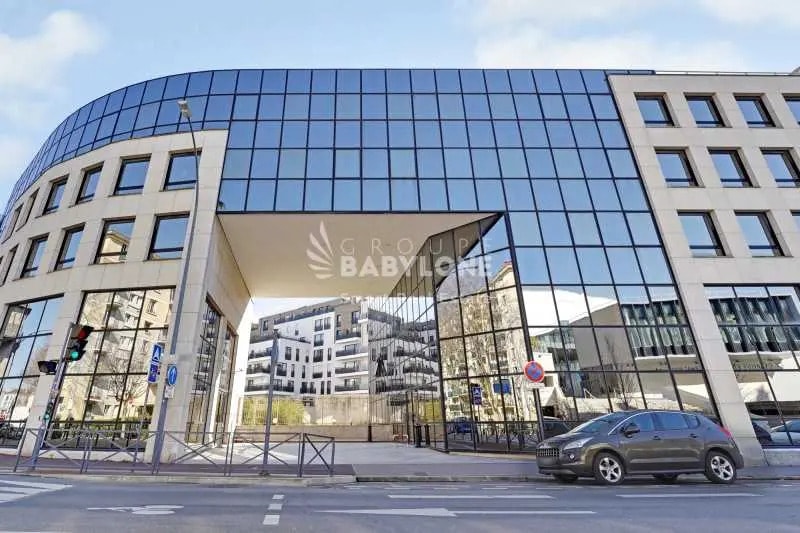 Office in Issy-les-Moulineaux for lease - Building Photo - Image 1 of 13