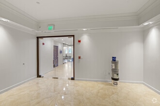 420 Royal Palm Way, Palm Beach, FL for lease Interior Photo- Image 2 of 12