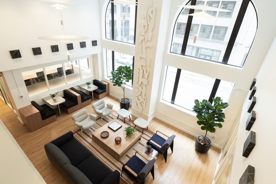 353-359 Bay St, Toronto, ON for lease - Interior Photo - Image 2 of 9