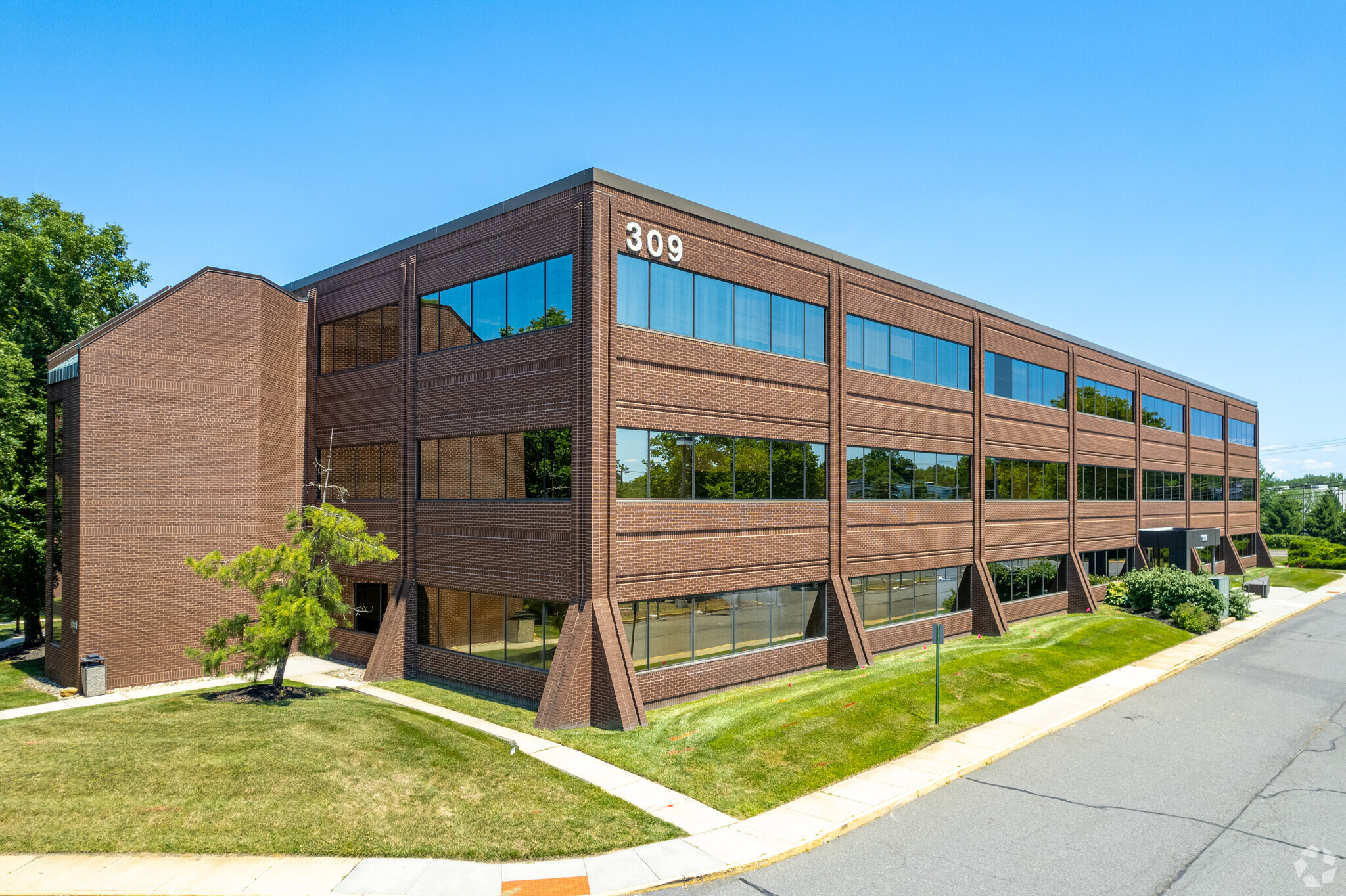 309 Fellowship Rd, Mount Laurel, NJ for lease Building Photo- Image 1 of 9