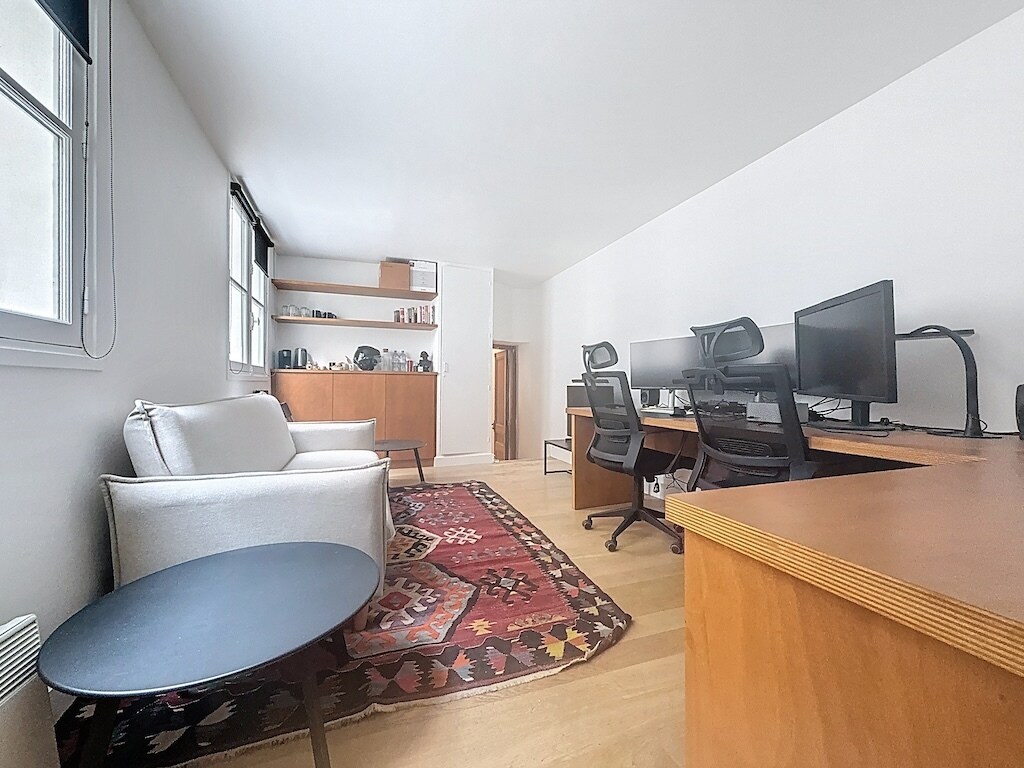 Office in Paris for lease Interior Photo- Image 1 of 5